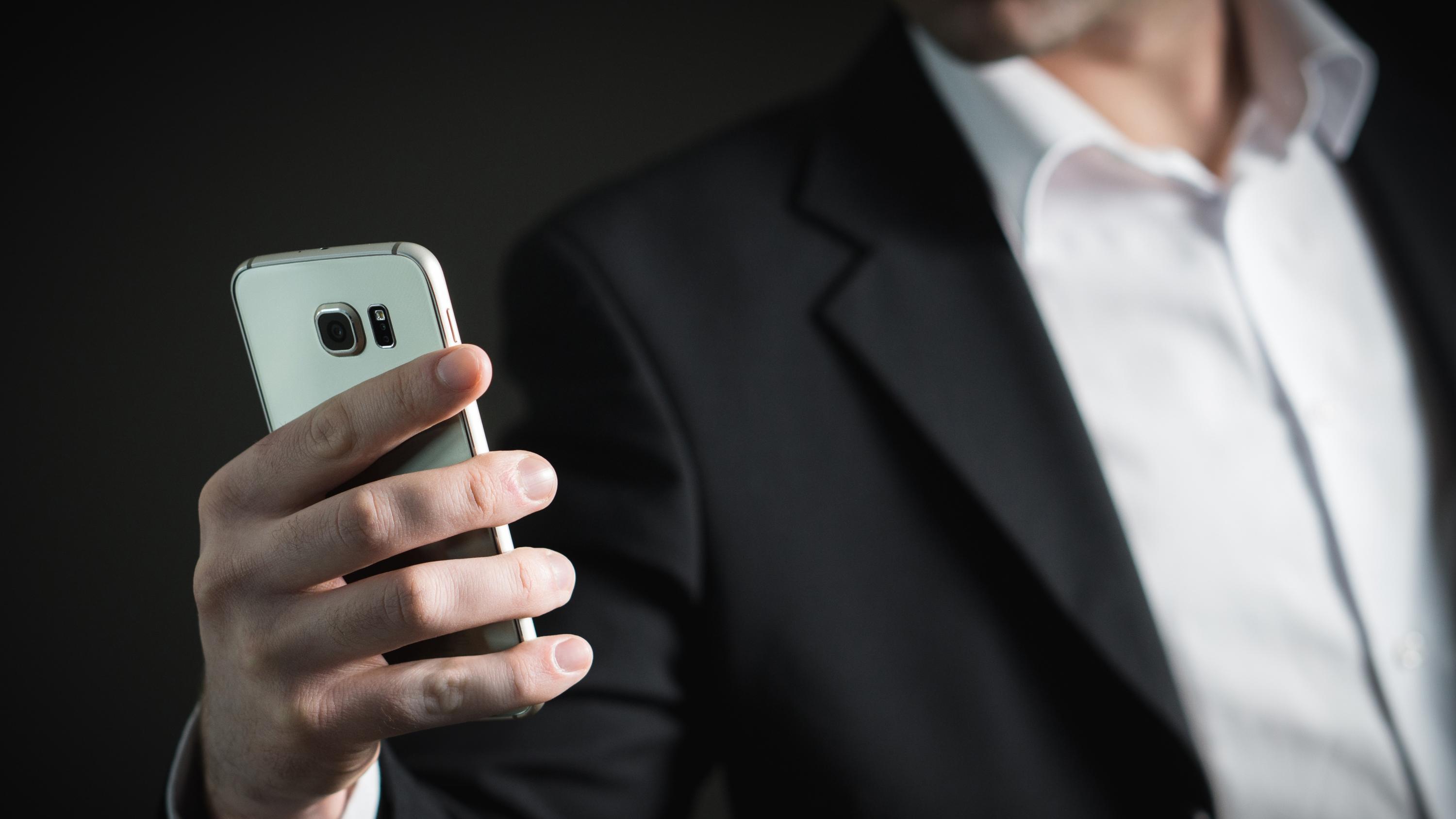 Stay Connected: Bridging Distances with a Thoughtful Mobile Recharge